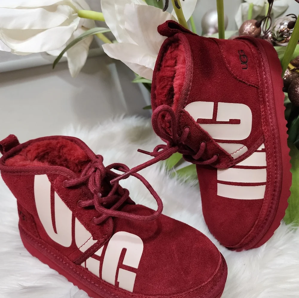 UGG Neumel Split LogoBoys' Grade SchoolSize4 new